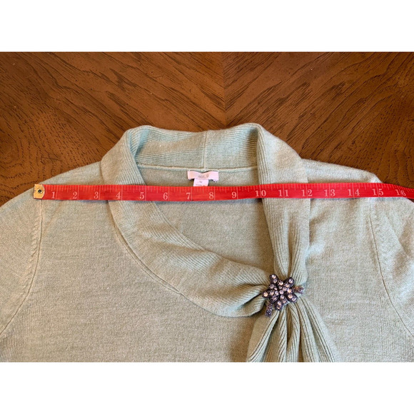 APT 9 WOMEN’S SWEATER LIGHTWEIGHT SZ M LIGHT GREEN WITH JEWELED PIN - Picture 10 of 16